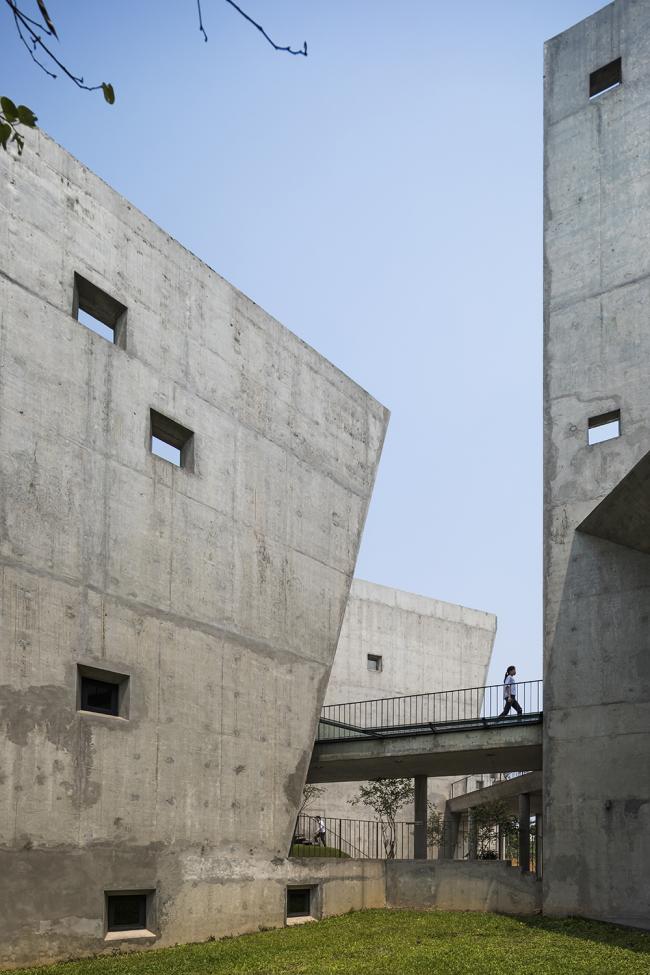 BIM建筑|光影错落，开合有度：Viettel 厂外工作室 / 武重义建筑事务所