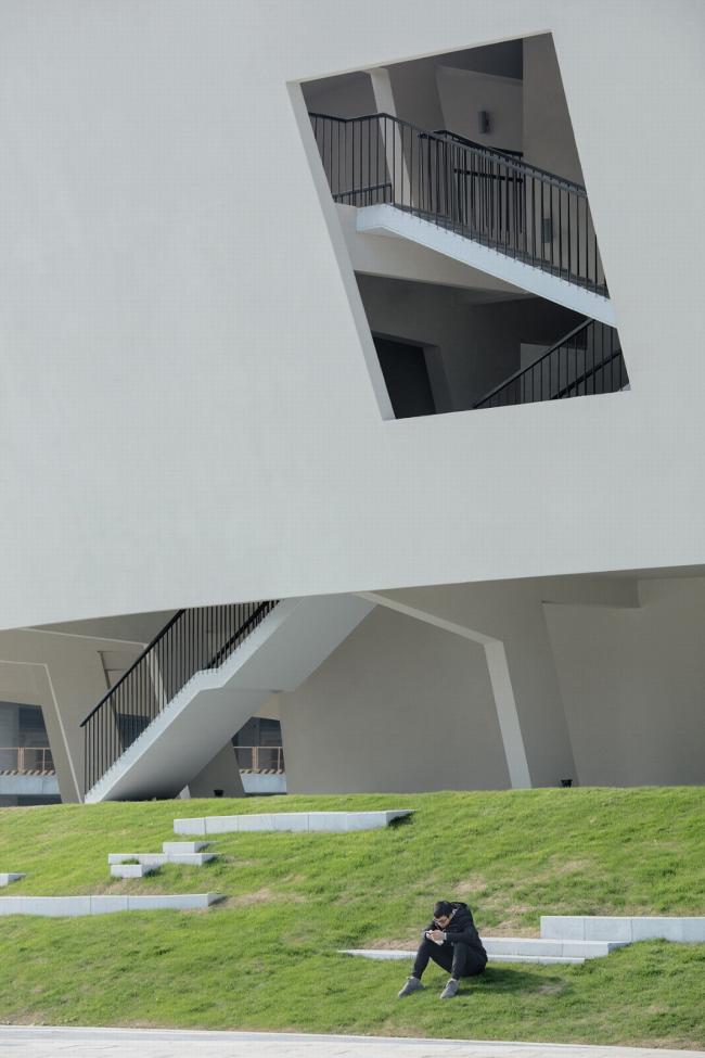 BIM建筑|静若处子，流光四溢——中国轻纺城时尚宣布戏院 / WAU建筑事务所