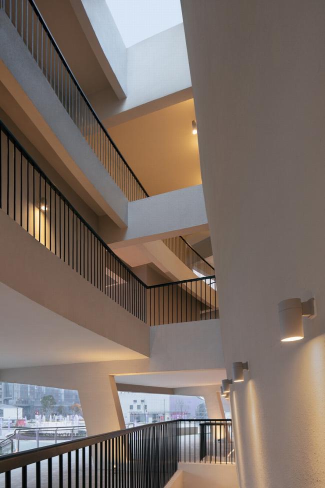 BIM建筑|静若处子，流光四溢——中国轻纺城时尚宣布戏院 / WAU建筑事务所