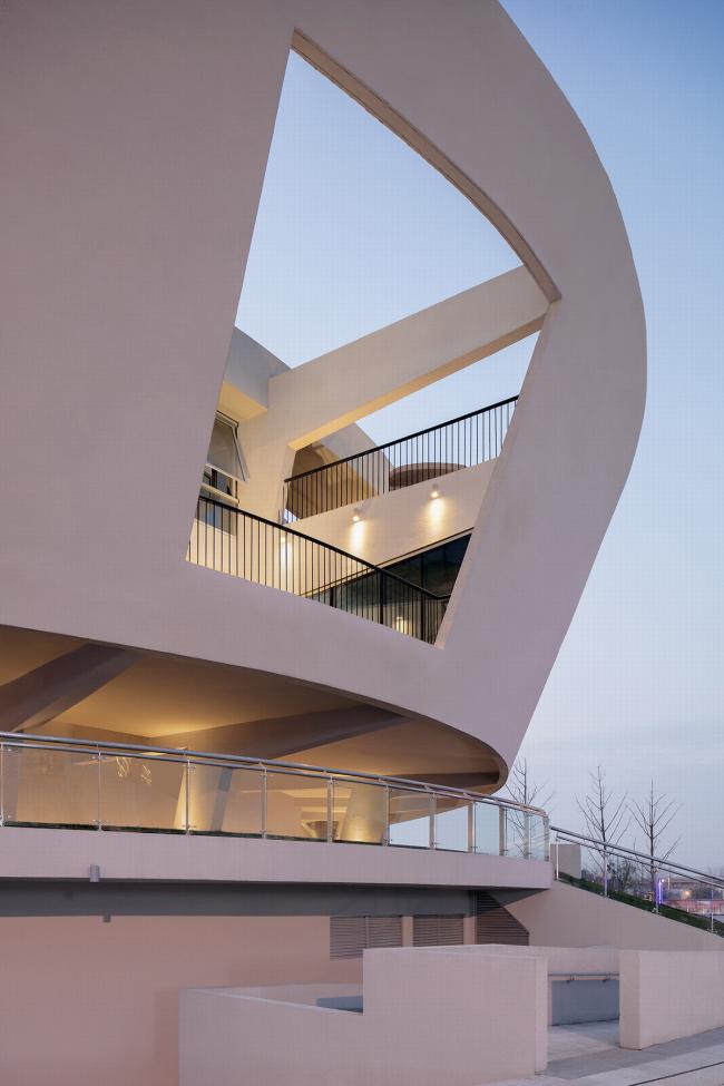 BIM建筑|静若处子，流光四溢——中国轻纺城时尚宣布戏院 / WAU建筑事务所