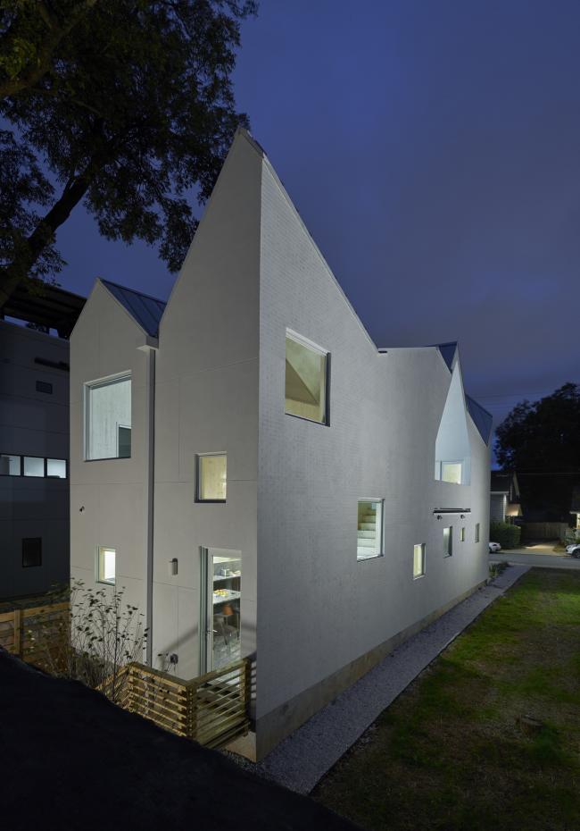 BIM建筑|屋顶***切割，复回经典的现代纯白室第 / MALL