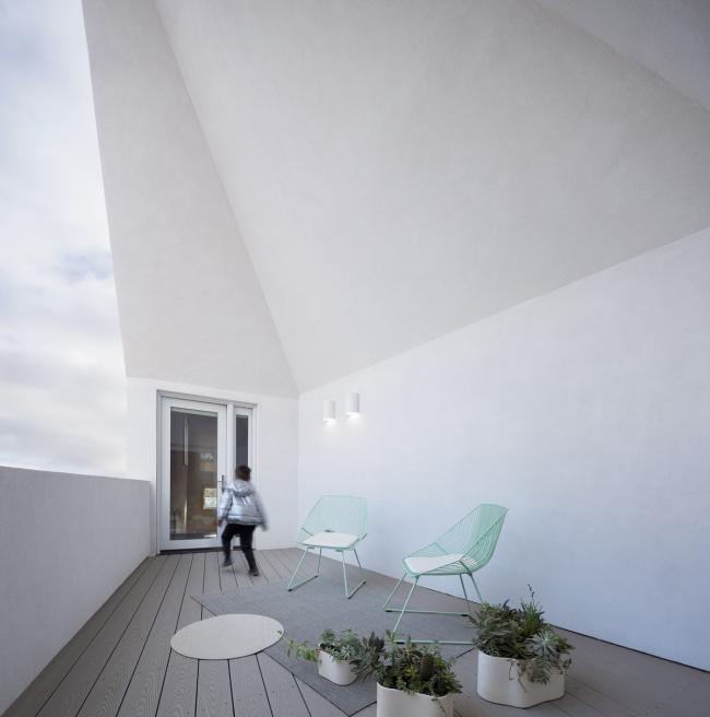 BIM建筑|屋顶***切割，复回经典的现代纯白室第 / MALL