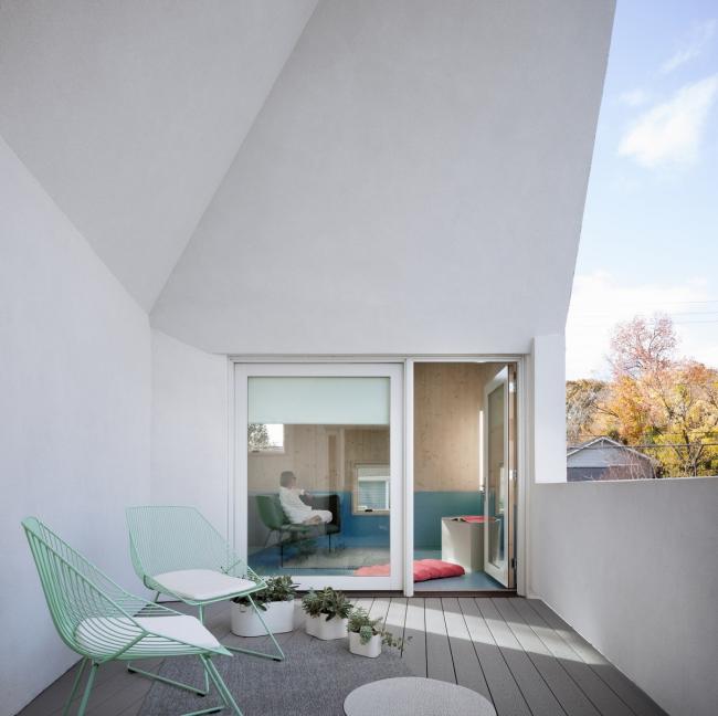 BIM建筑|屋顶***切割，复回经典的现代纯白室第 / MALL