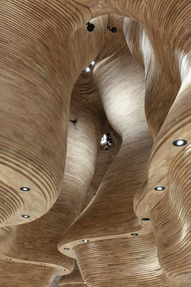 BIM建筑|云诡波谲，仿佛渗透光线的原始洞窟：卡塔尔国度博物馆商铺 / 高田浩一建筑事务所