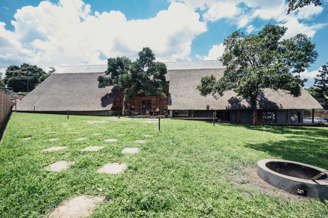 BIM建筑|轻巧明快，如擦过草地的轻燕：山森日式餐厅/ TERRAIN architects