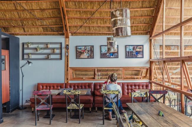 BIM建筑|轻巧明快，如擦过草地的轻燕：山森日式餐厅/ TERRAIN architects