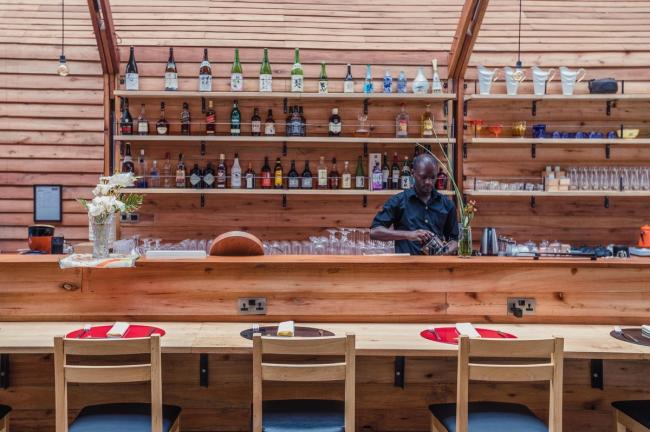 BIM建筑|轻巧明快，如擦过草地的轻燕：山森日式餐厅/ TERRAIN architects