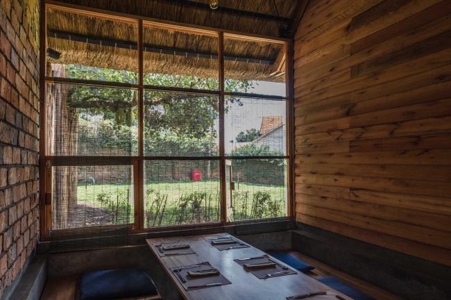 BIM建筑|轻巧明快，如擦过草地的轻燕：山森日式餐厅/ TERRAIN architects