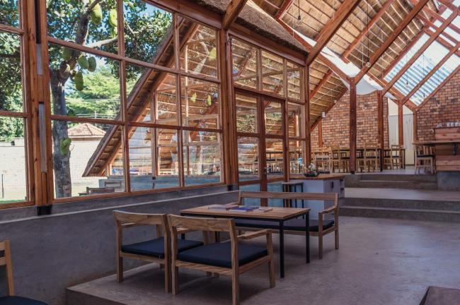 BIM建筑|轻巧明快，如擦过草地的轻燕：山森日式餐厅/ TERRAIN architects