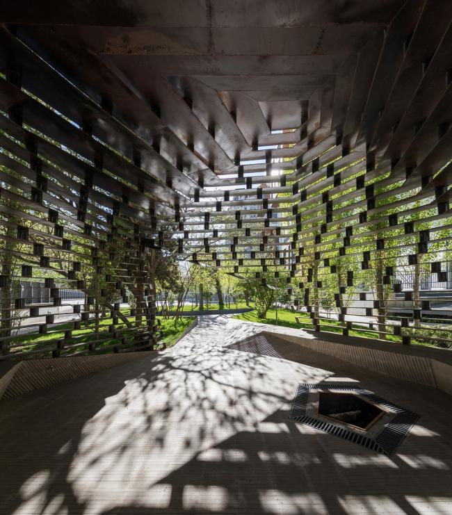 BIM建筑|融进古老元素，片状“鱼鳞”架起的无柱天篷 / Olgooco