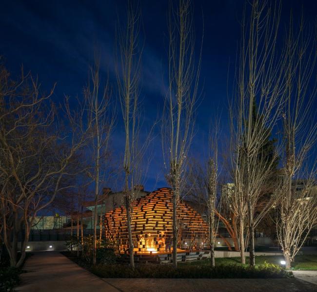 BIM建筑|融进古老元素，片状“鱼鳞”架起的无柱天篷 / Olgooco