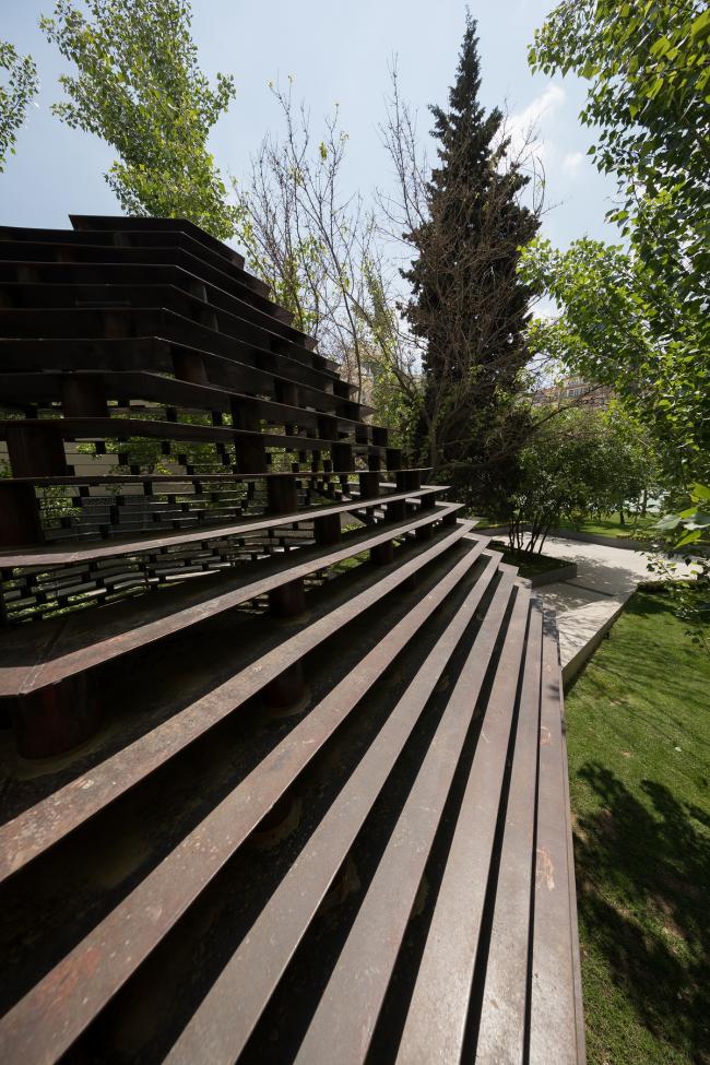 BIM建筑|融进古老元素，片状“鱼鳞”架起的无柱天篷 / Olgooco