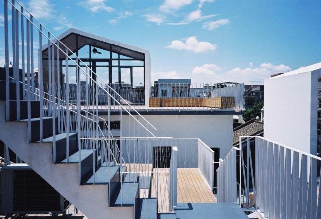 BIM建筑|众筹来的露台公共空间——新基白屋子平易近宿群 / 竖梁社建筑