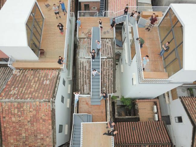 BIM建筑|众筹来的露台公共空间——新基白屋子平易近宿群 / 竖梁社建筑