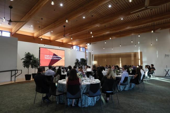 BIM建筑|光影斑驳，坐落湖畔的学术交换中间