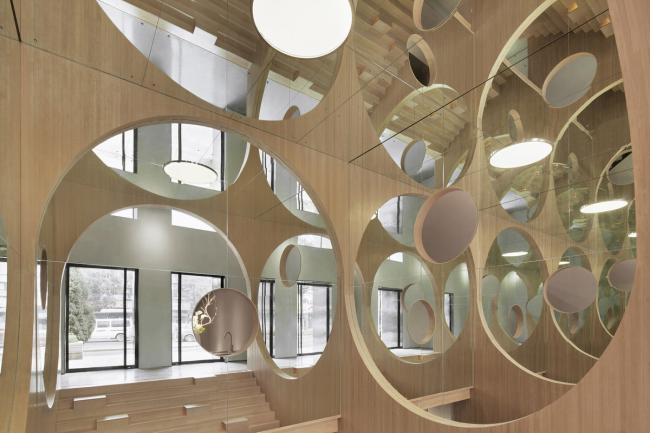 BIM建筑|拱与镜：虚实相映的无尽空间 / 槃达建筑