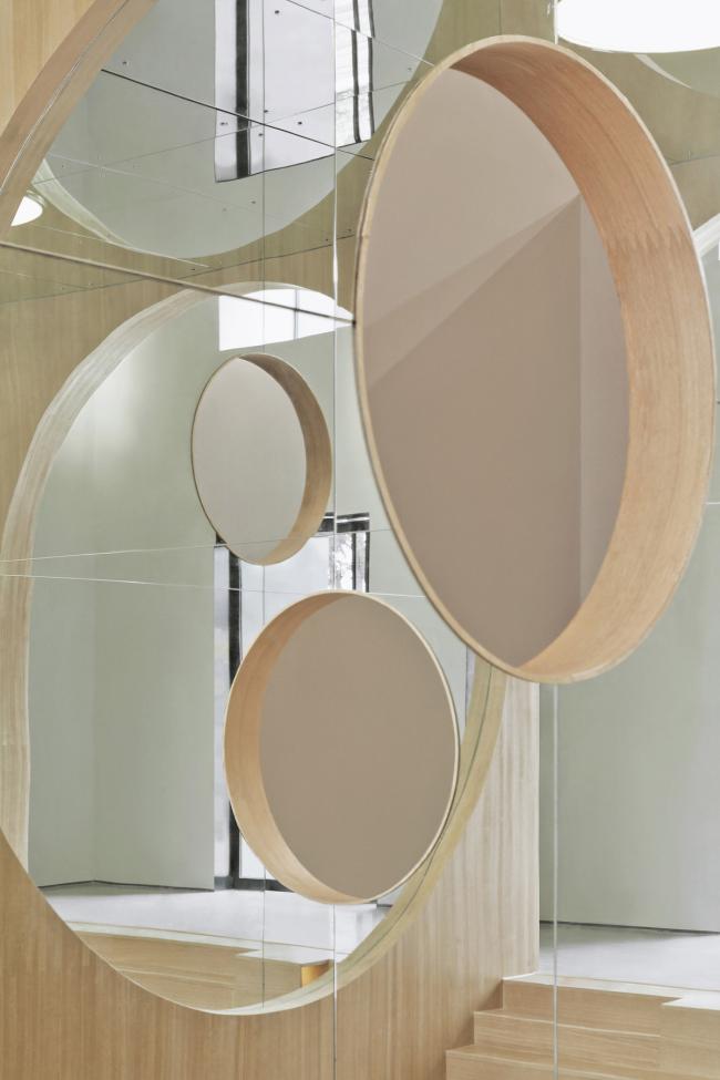 BIM建筑|拱与镜：虚实相映的无尽空间 / 槃达建筑