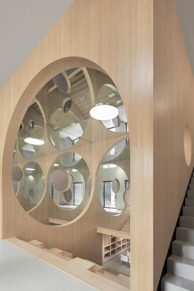 BIM建筑|拱与镜：虚实相映的无尽空间 / 槃达建筑