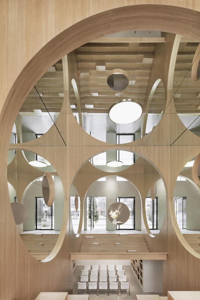 BIM建筑|拱与镜：虚实相映的无尽空间 / 槃达建筑