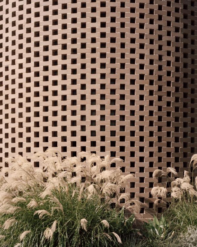 BIM建筑|玫瑰之家，砖网格幕墙以顺应三角狭地