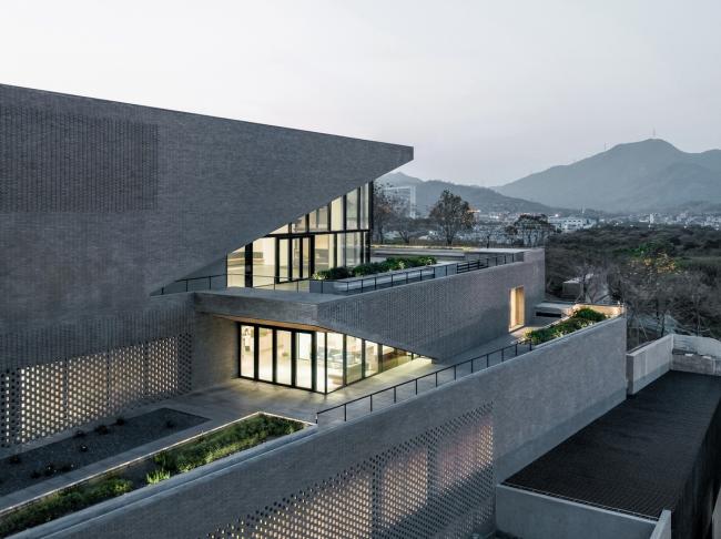 BIM建筑|坚实蕴藉，独看名胜：华润团体档案馆 / Studio Link-Arc