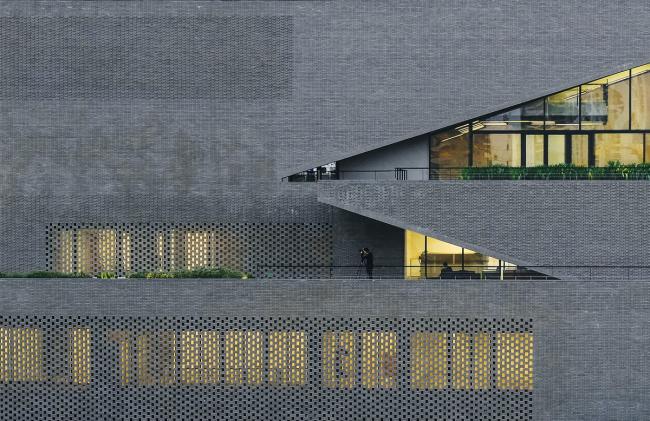 BIM建筑|坚实蕴藉，独看名胜：华润团体档案馆 / Studio Link-Arc