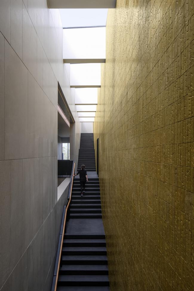 BIM建筑|坚实蕴藉，独看名胜：华润团体档案馆 / Studio Link-Arc