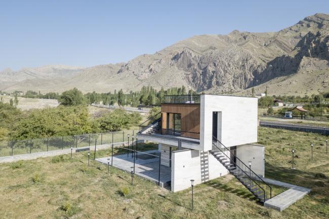 BIM建筑|纵横分明，稀树草原上的一座现代简约室第