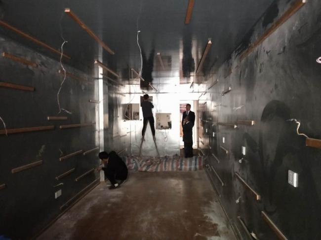 BIM建筑|逼仄之间，自成一道刺眼的光线：夹缝中的捞饭餐厅 / 平介设计