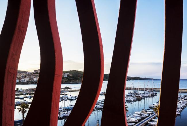 BIM建筑|高耸于年夜海之上，闪烁着赭色珊瑚的深邃深挚：海洋不雅测站国际住宿中间