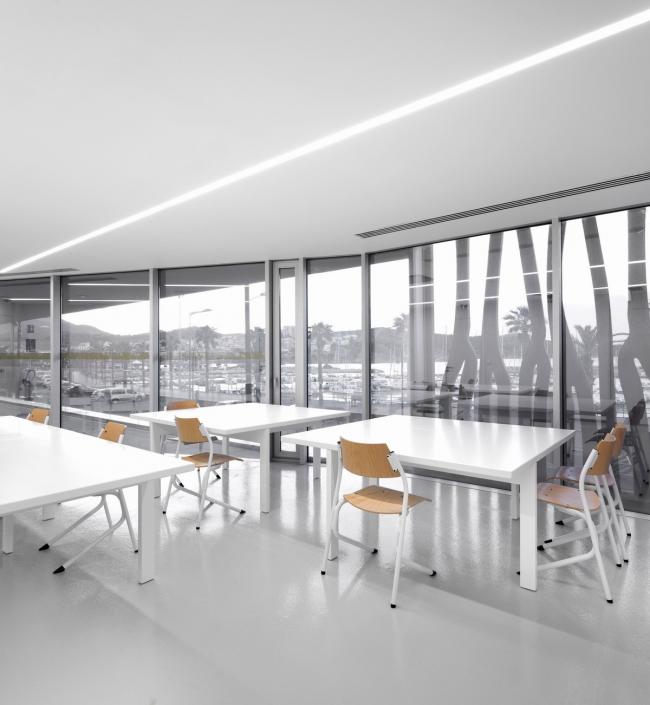 BIM建筑|高耸于年夜海之上，闪烁着赭色珊瑚的深邃深挚：海洋不雅测站国际住宿中间