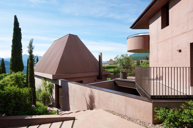 BIM建筑|葡萄庄园，郁郁葱葱：意年夜利北部度假屋