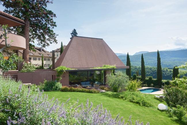 BIM建筑|葡萄庄园，郁郁葱葱：意年夜利北部度假屋