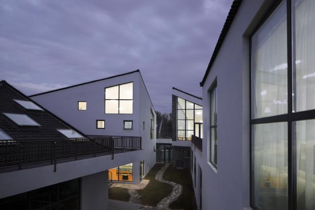 BIM建筑|水乡韵味，一看无际的平原上蜂拥闪烁的“星星”：江苏省北沙幼儿园 / Crossboundaries