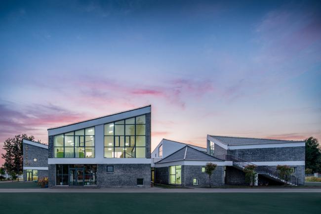 BIM建筑|水乡韵味，一看无际的平原上蜂拥闪烁的“星星”：江苏省北沙幼儿园 / Crossboundaries