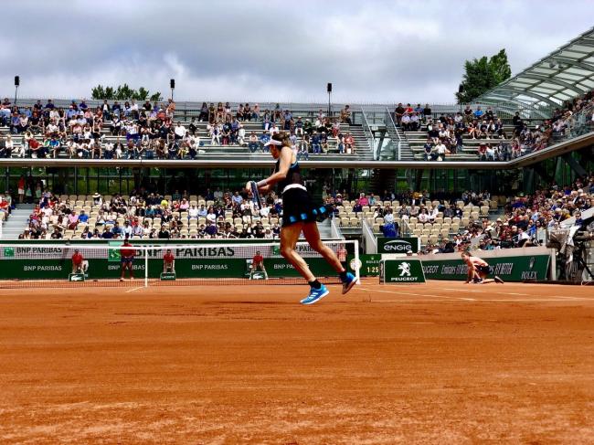 BIM建筑|Simonne-Mathieu 网球场，以水晶宫为灵感的温室球场