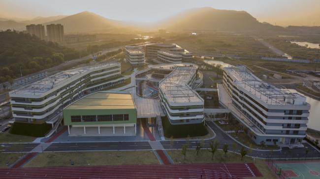 BIM建筑|西塞山前的“白鹭”：上海交年夜教导团体（湖州）帕丁顿双语黉舍 / 思序设计