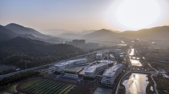 BIM建筑|西塞山前的“白鹭”：上海交年夜教导团体（湖州）帕丁顿双语黉舍 / 思序设计