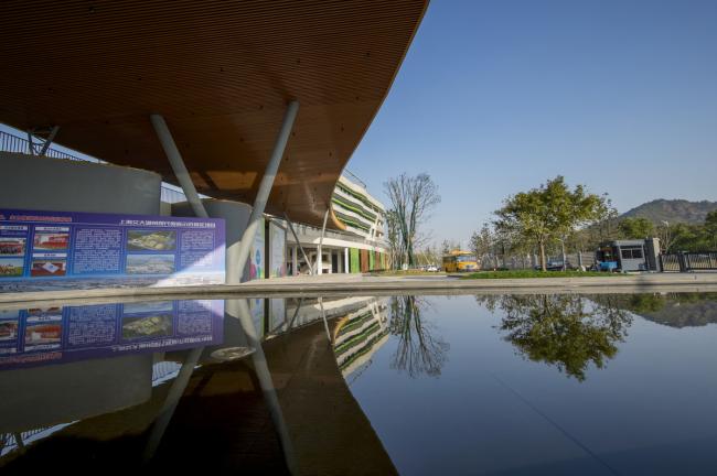 BIM建筑|西塞山前的“白鹭”：上海交年夜教导团体（湖州）帕丁顿双语黉舍 / 思序设计