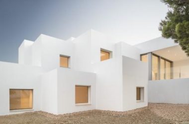 BIM建筑|一览山远海阔！像素化体块堆叠而成的纯白T台别墅-BIM建筑网