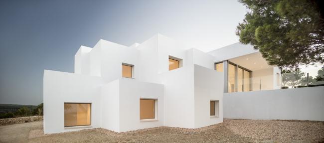 BIM建筑|一览山远海阔！像素化体块堆叠而成的纯白T台别墅