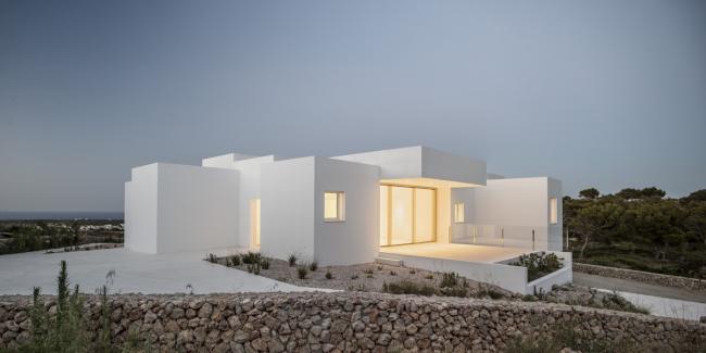 BIM建筑|一览山远海阔！像素化体块堆叠而成的纯白T台别墅