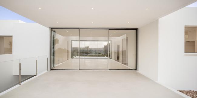 BIM建筑|一览山远海阔！像素化体块堆叠而成的纯白T台别墅