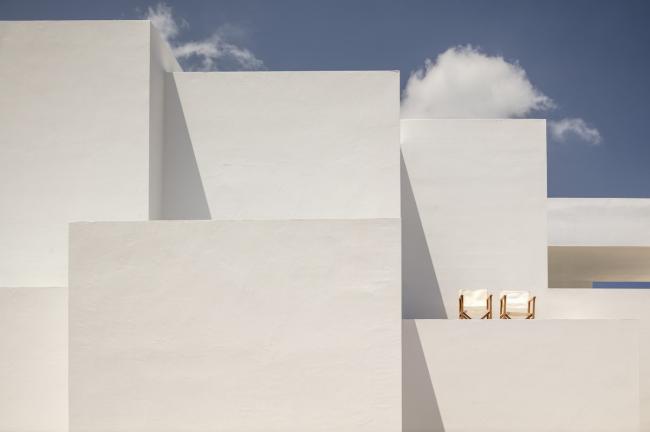 BIM建筑|一览山远海阔！像素化体块堆叠而成的纯白T台别墅