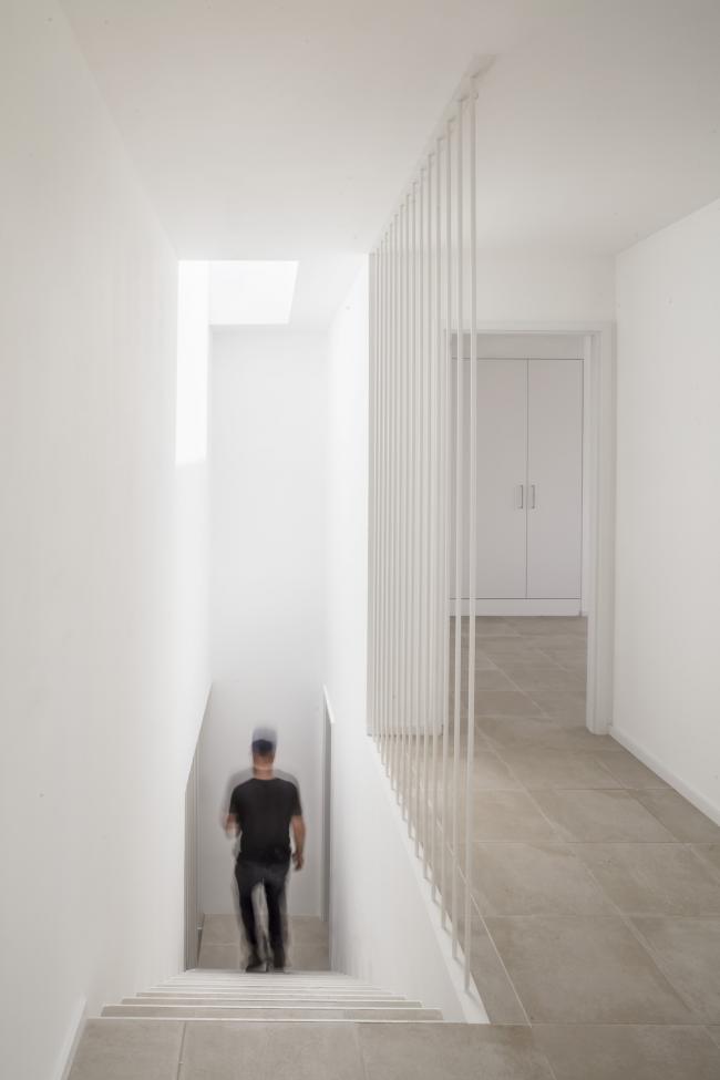 BIM建筑|一览山远海阔！像素化体块堆叠而成的纯白T台别墅