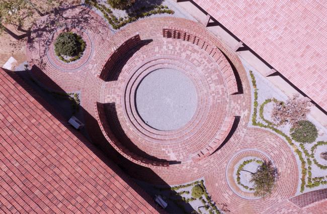 BIM建筑|律动的砖红花圃：日照1971研学营地旧黉舍改革 / DK年夜可建筑设计