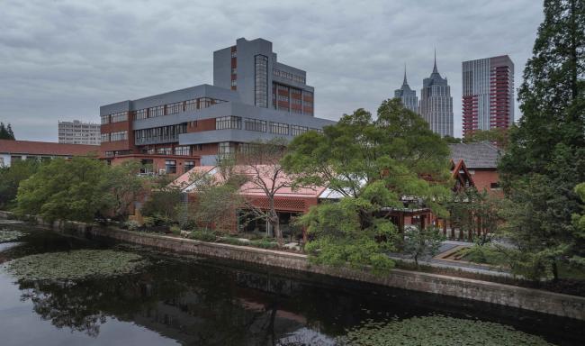 BIM建筑|在记忆与盼望之间：华东师范年夜学丽娃河畔书吧补葺 / 上海日清建筑设计