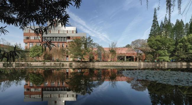 BIM建筑|在记忆与盼望之间：华东师范年夜学丽娃河畔书吧补葺 / 上海日清建筑设计