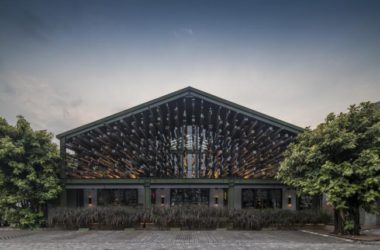 BIM建筑|条条木椽，仿佛从暗黑中涌来：植进天然的漂浮餐厅-BIM建筑网