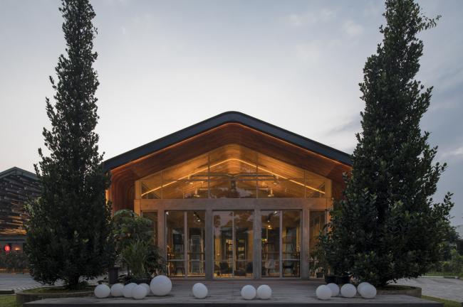 BIM建筑|条条木椽，仿佛从暗黑中涌来：植进天然的漂浮餐厅